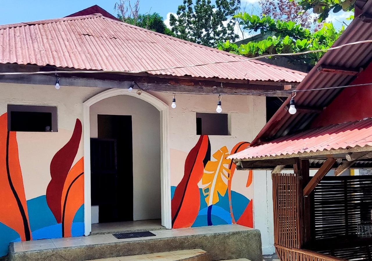 Leynes Taal Lake Resort And Hostel Tanauan (Batangas) Exterior foto